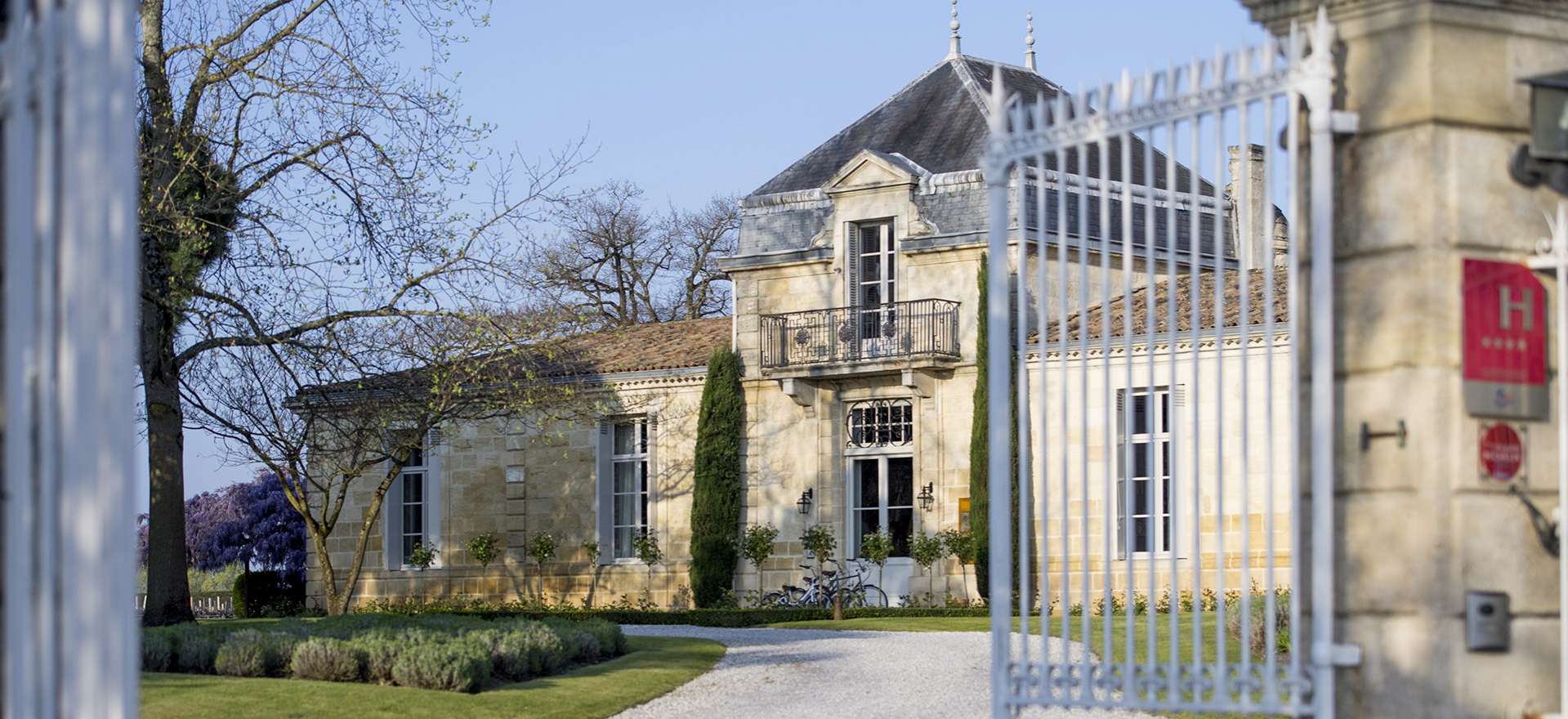 Voir la page de l'établissement "Château Cordeillan-Bages"