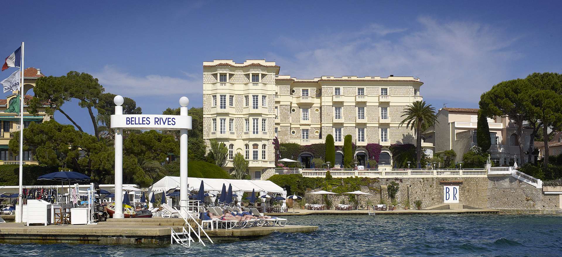 Voir la page de l'établissement "Hotel Belles Rives"