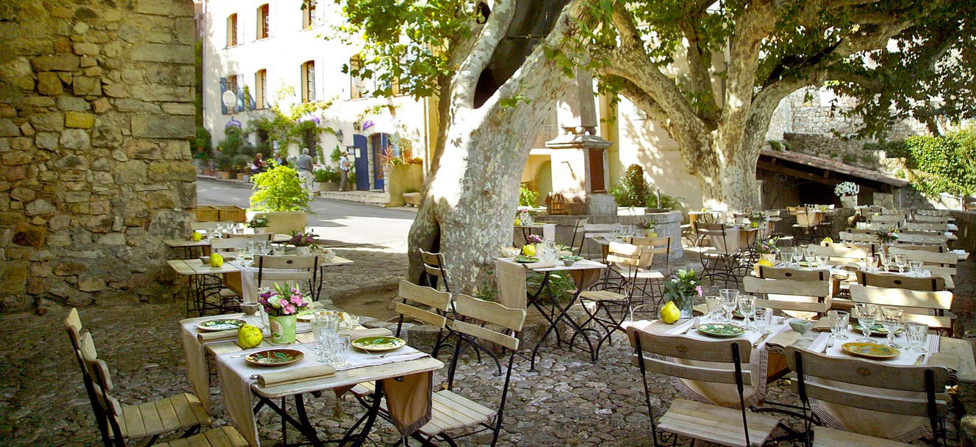 Voir la page de l'établissement "Hôtel des Deux Rocs"