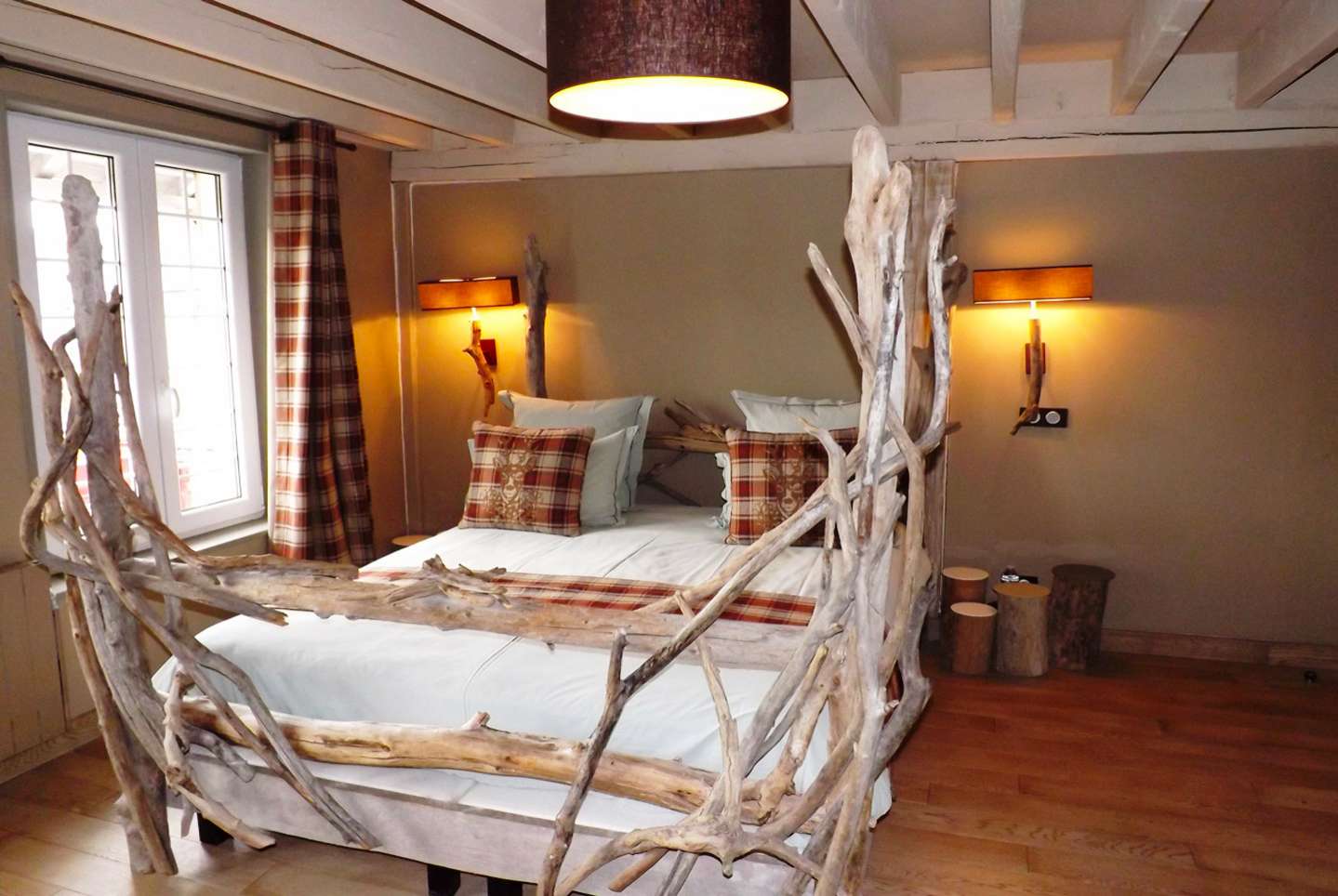 Voir la page de l'établissement "Hôtel le Grand Cerf"