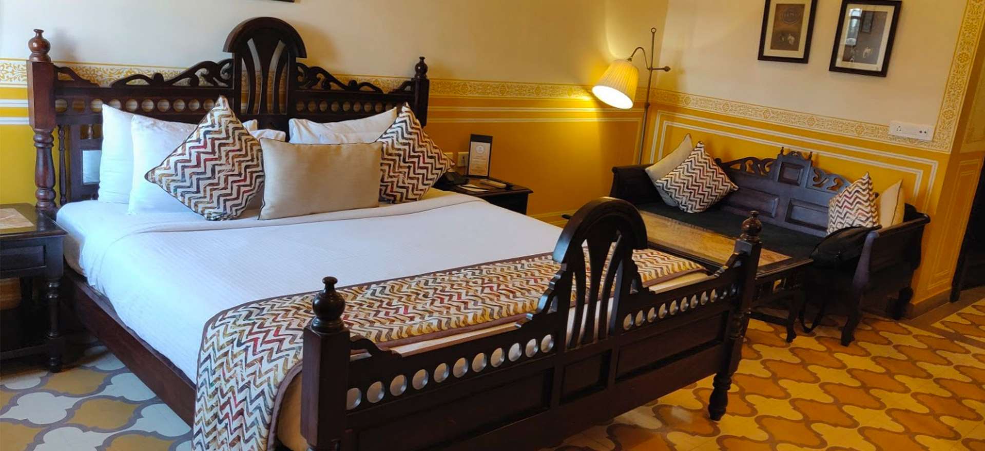 Voir la page de l'établissement "Hotel Narain Niwas Palace"