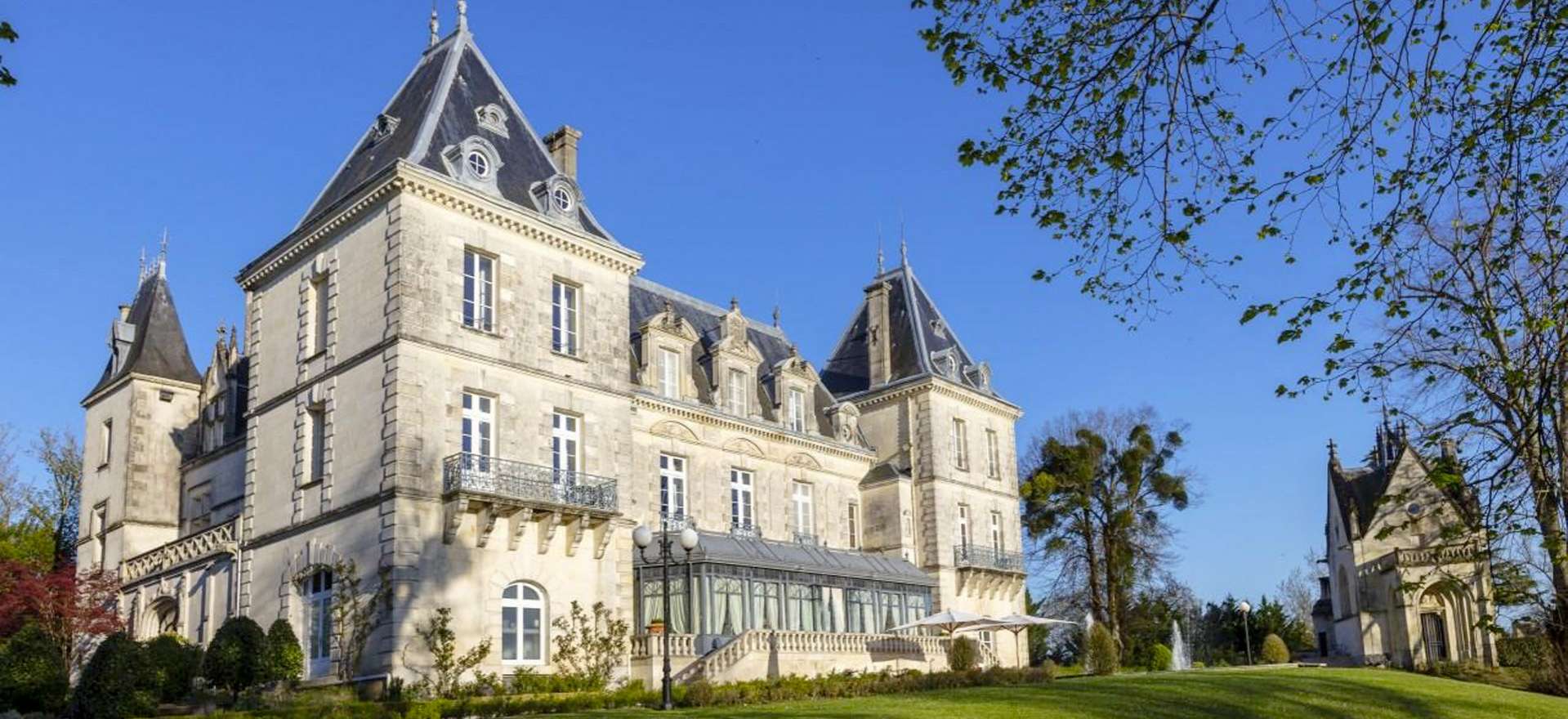 Voir la page de l'établissement "Château de Mirambeau"
