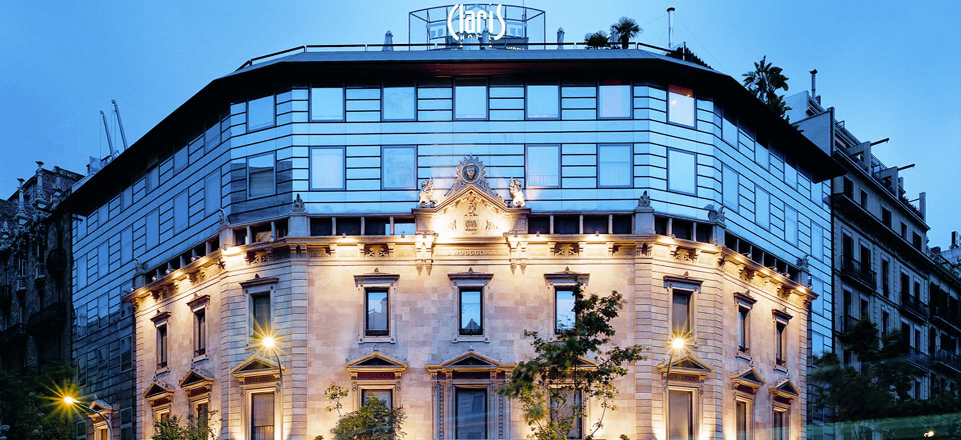 Voir la page de l'établissement "Claris Hotel & Spa"