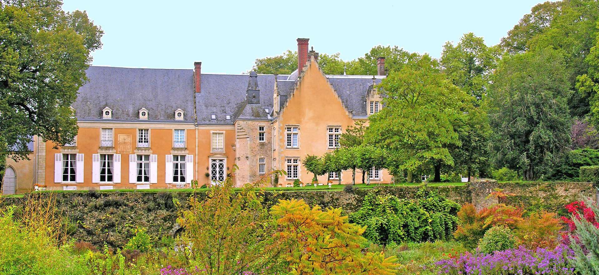 Voir la page de l'établissement "Château de La Barre"