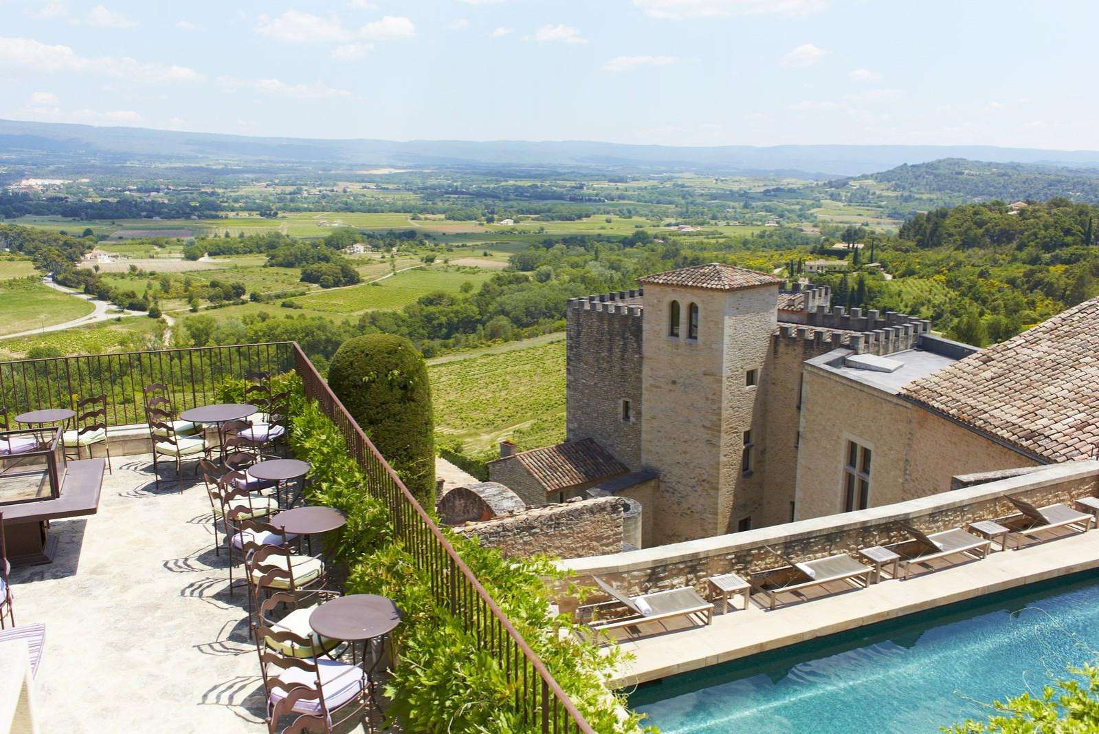 Voir la page de l'établissement "Hôtel Crillon le Brave"